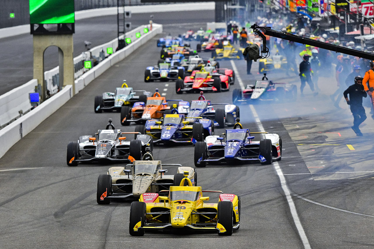 インディ500で燃料規則混乱の影響を解説チーム戦略と順位変動を分析